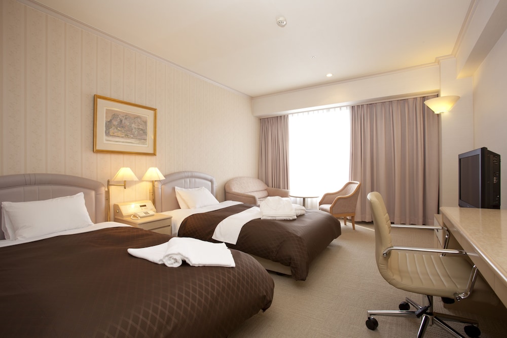 Superior Twin Room, Multiple Beds, Smoking photo 3