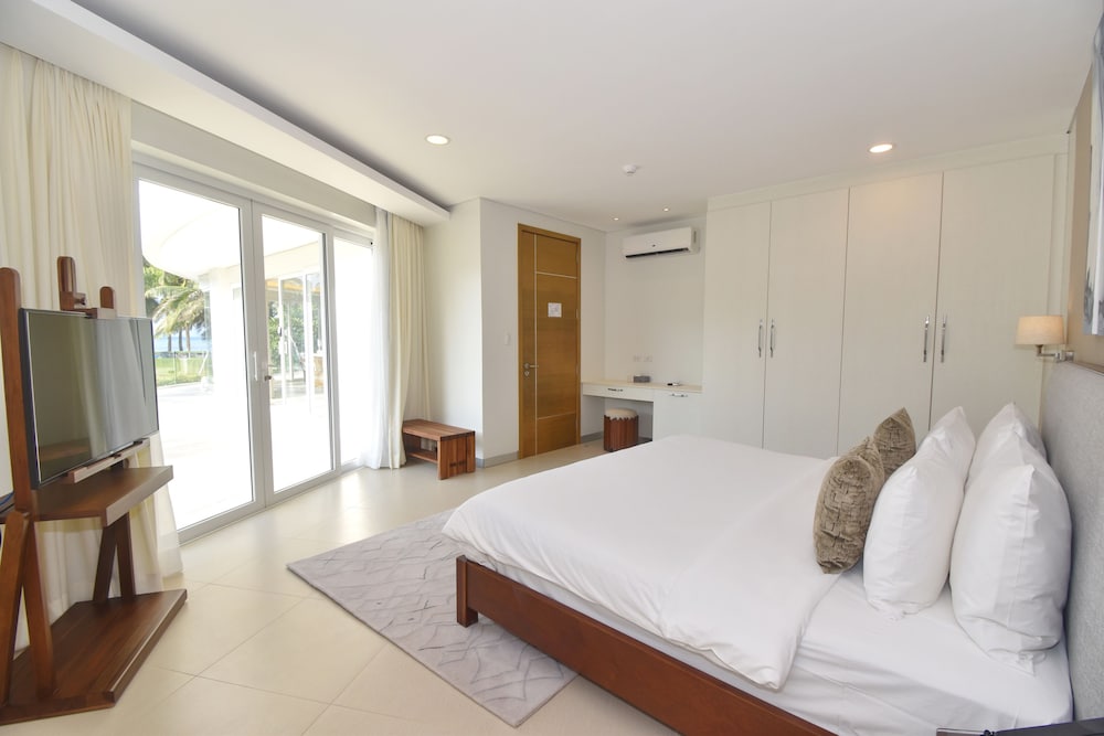 Premier Suite (Two Bedroom Pool View) - Photo 14