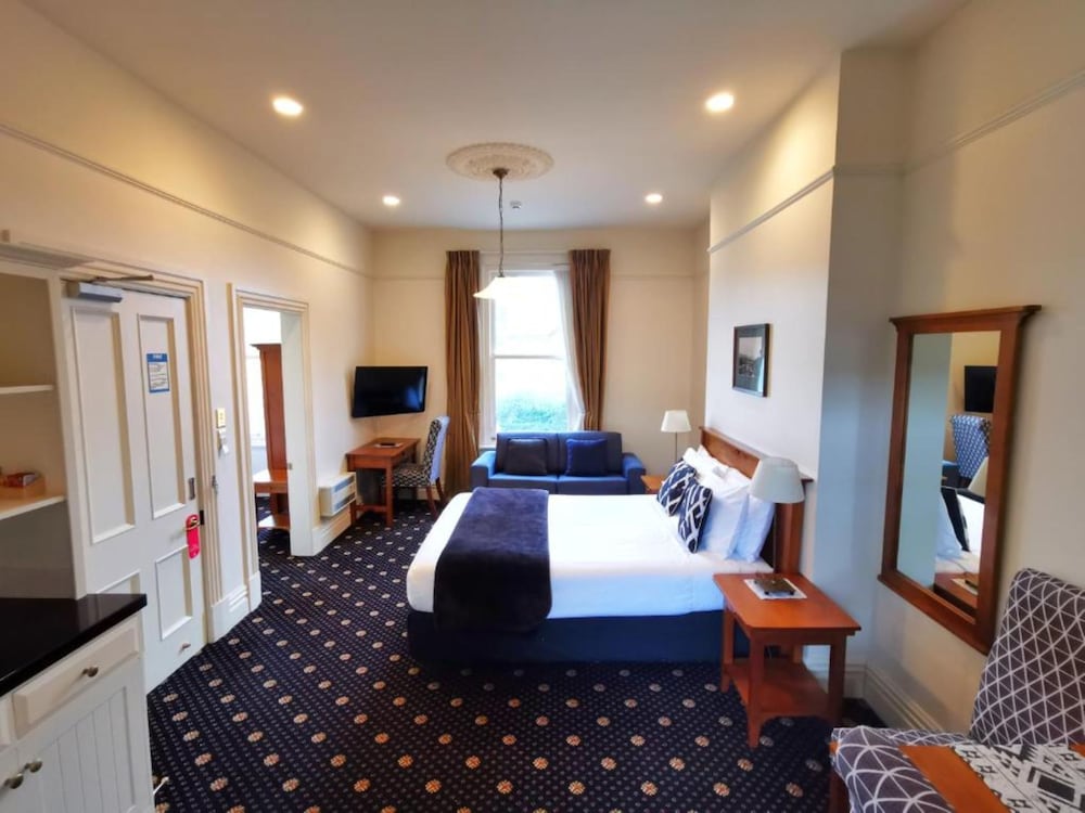 Deluxe Family Suite