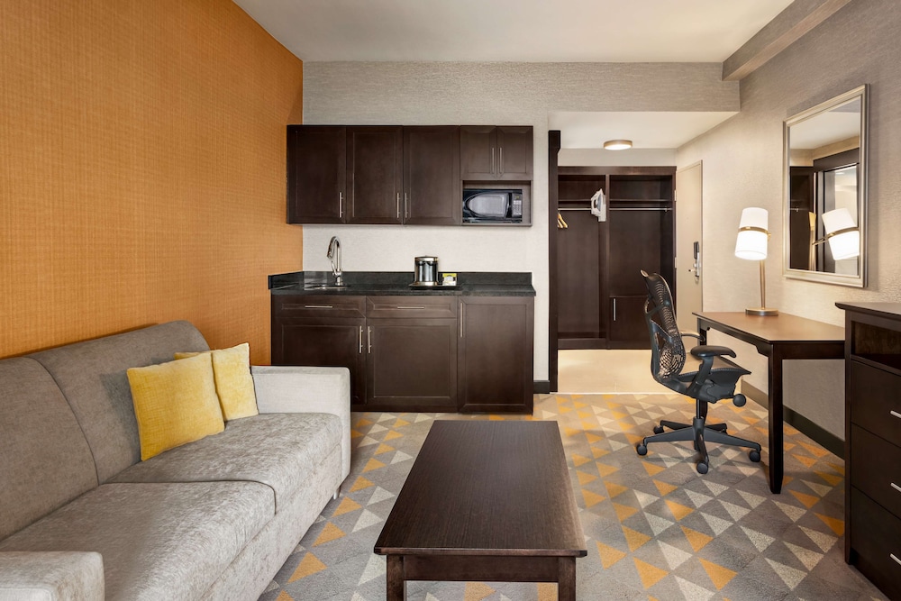 Suite, 1 King Bed - Photo 5