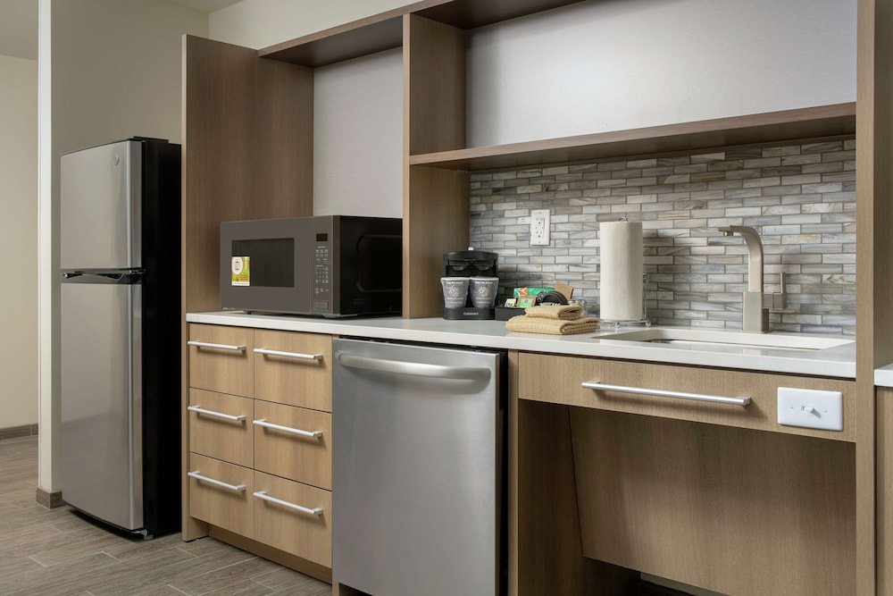 Suite, 1 King Bed, Accessible, Bathtub