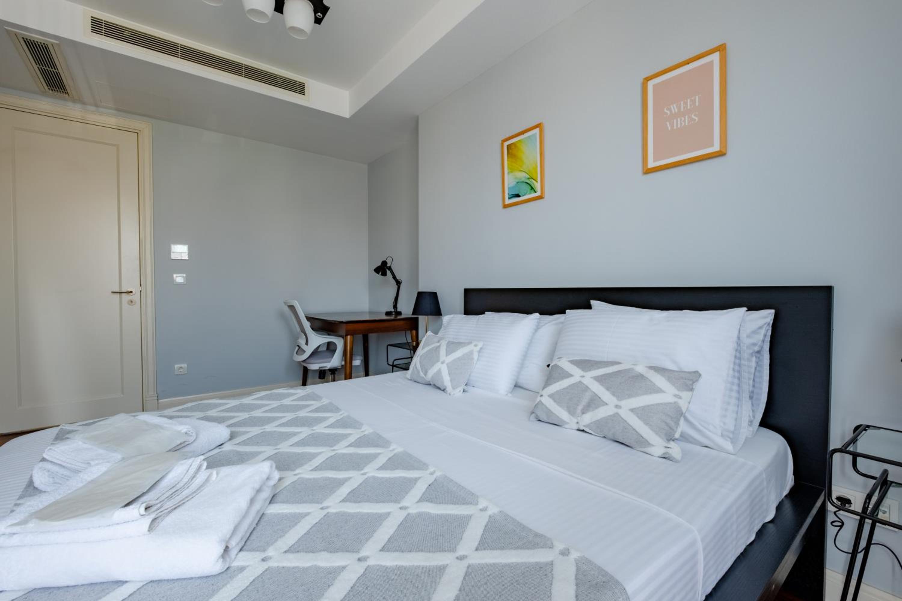 One-Bedroom Apartment photo 2