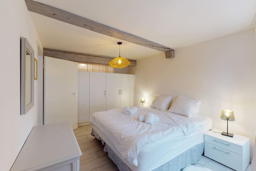 Basic Apartment, Multiple Beds photo 2