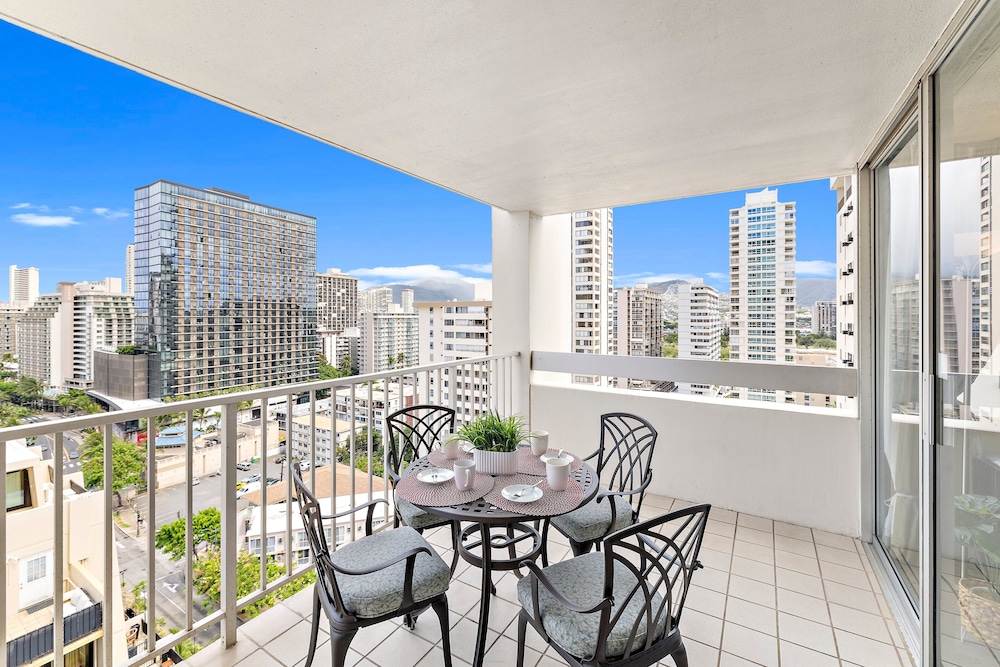 Pacific Monarch - 1 BR - Ocean & City Views: Design Apartment, 1 Bedroom, Balcony, Partial Sea View (0037) photo