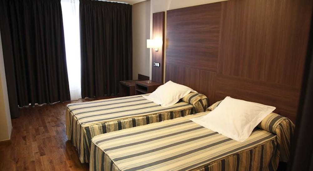 Standard Double Room - Photo 3