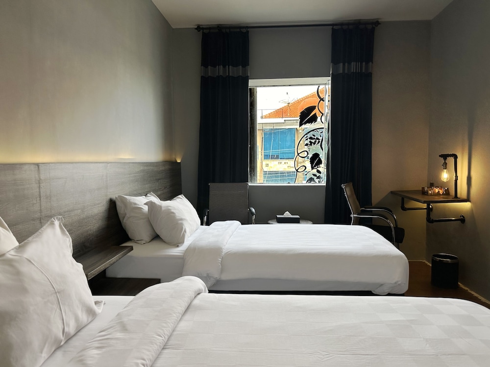 Executive Room - Photo 7