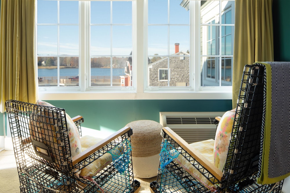 Suite (Lobster) photo 2