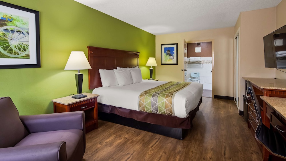 Standard Room, 1 King Bed, Accessible, Refrigerator & Microwave photo 1