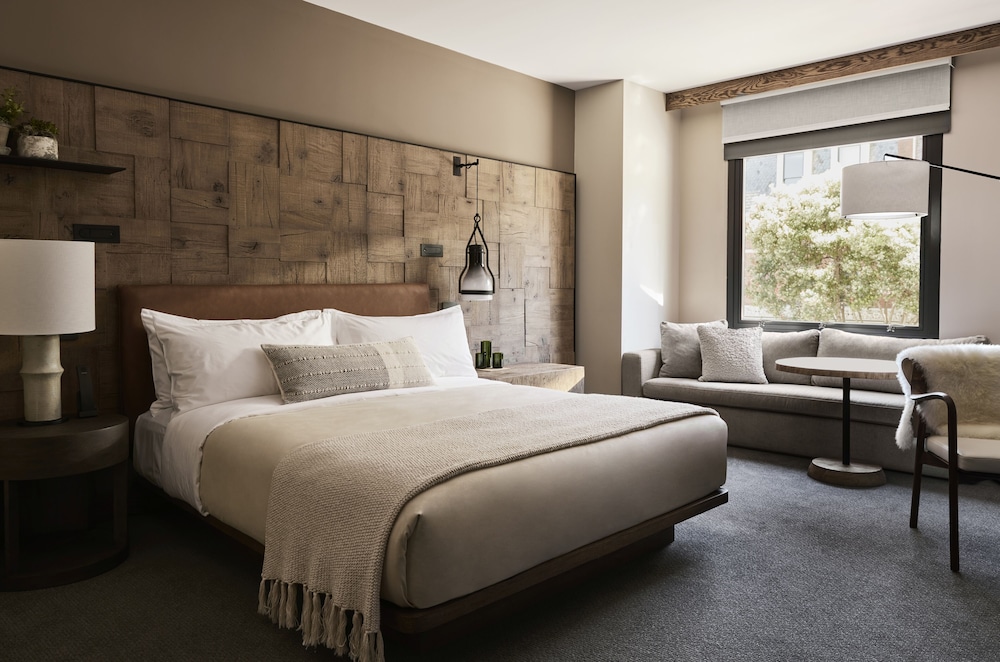 City King with Sofa Bed - Photo 3