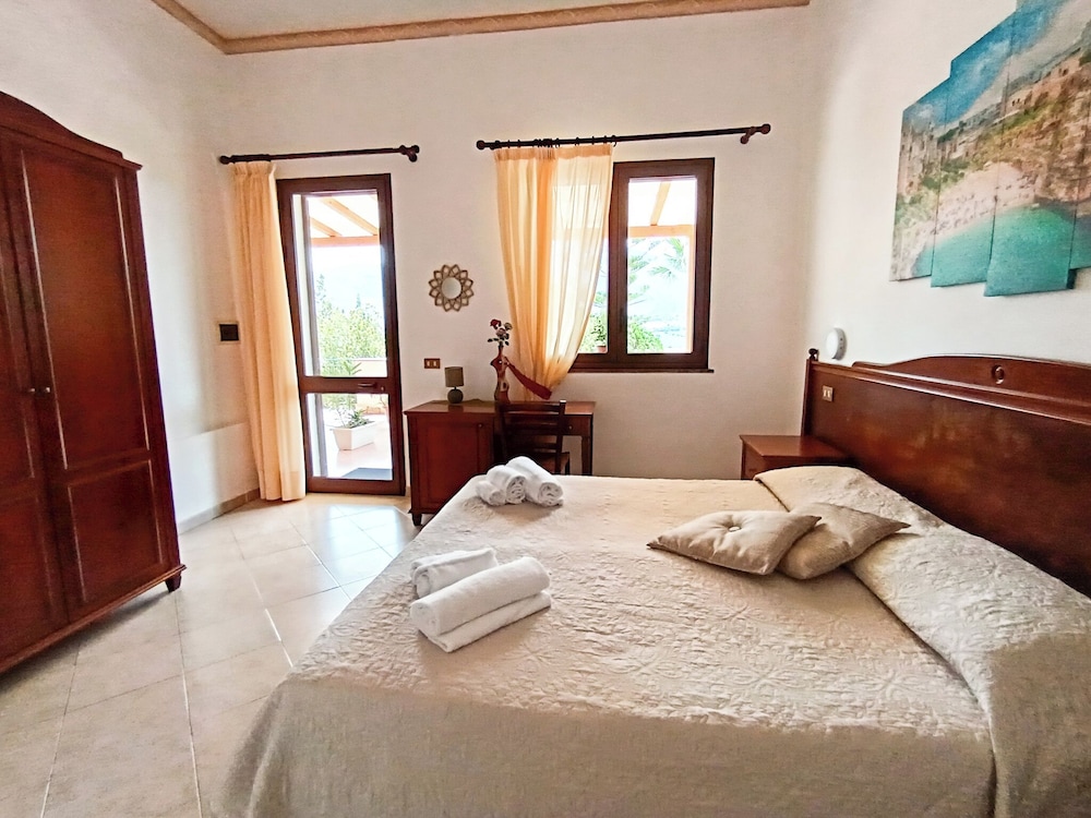 Double or Twin Room - Photo 6
