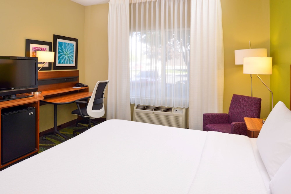 Room, 1 King Bed (Mobility Accessible, Tub) - Photo 2