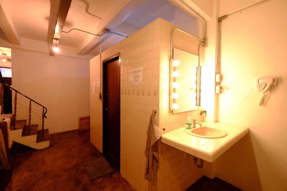 Single Room with Shared Bathroom photo 2