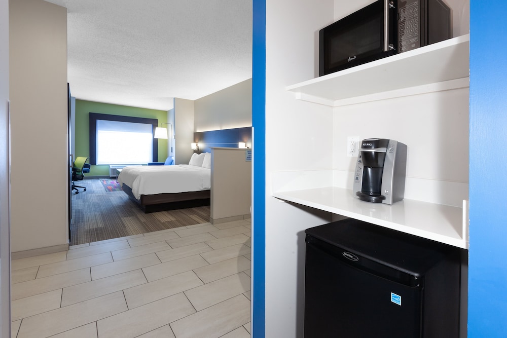 Suite, 1 King Bed with Sofa bed, Jetted Tub (Whirlpool) - Photo 4