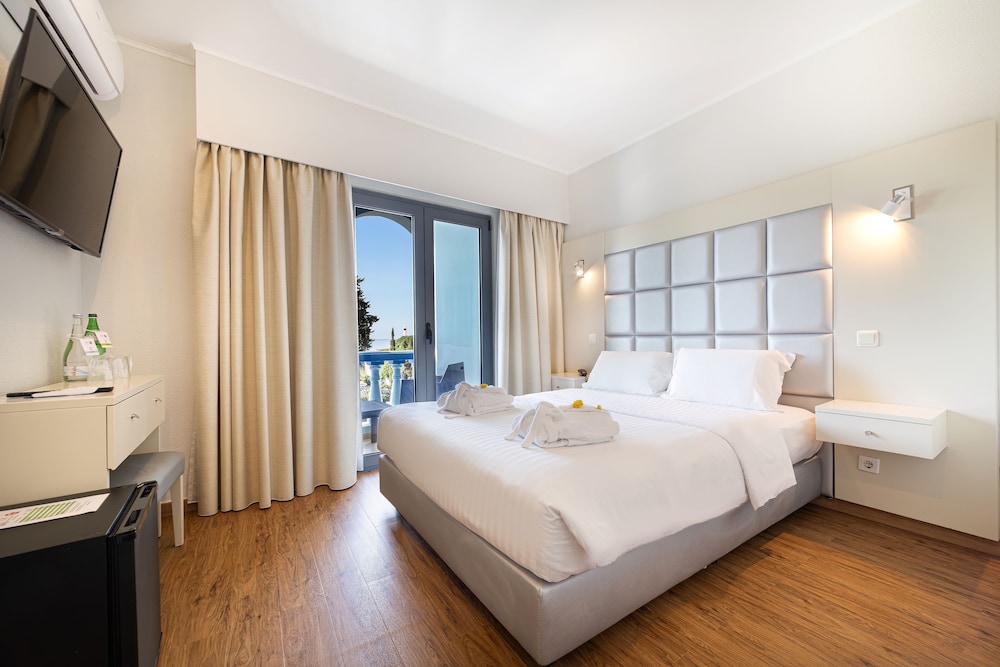 Deluxe Double Room, Sea View - Photo 13