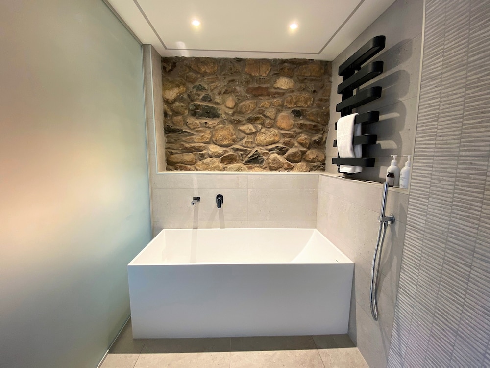 Luxury Suite, Ensuite ("Cairn") photo 2