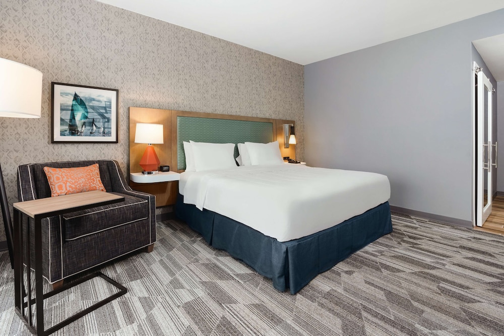 Room, 1 King Bed, Accessible (Hearing) - Photo 4