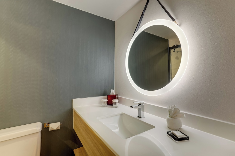 Room, 2 Queen Beds - Photo 10
