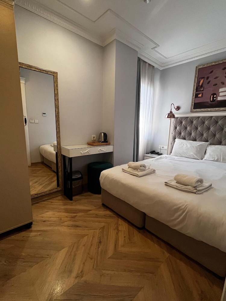 Budget Double Room photo 3