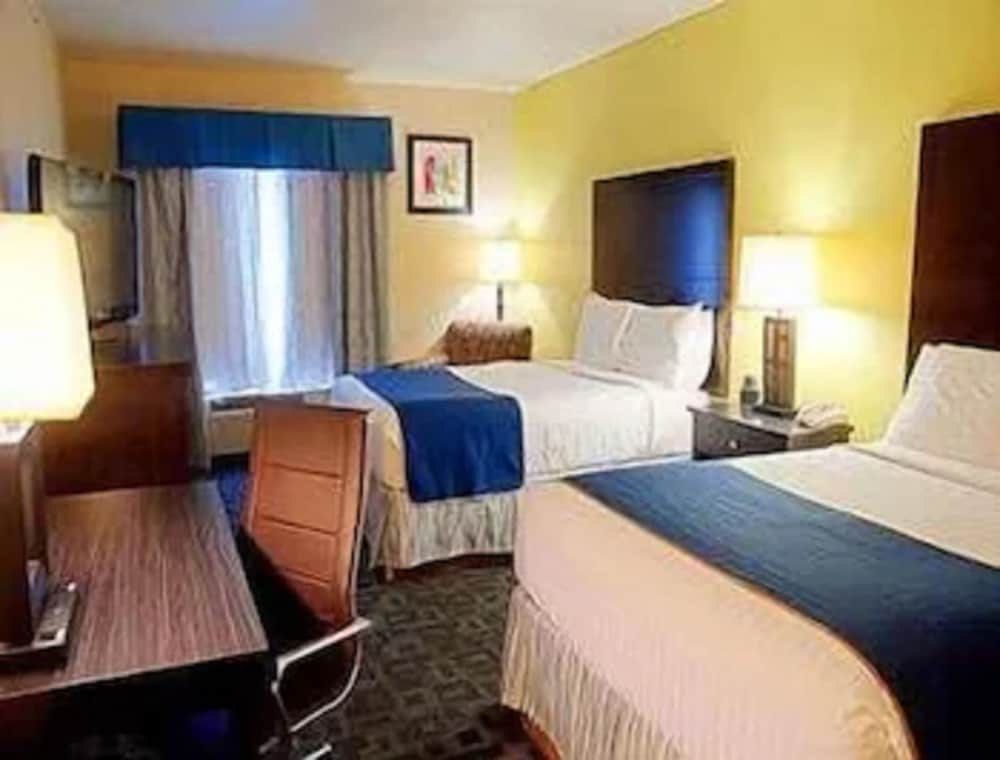 Room, 2 Queen Beds, Non Smoking - Photo 5