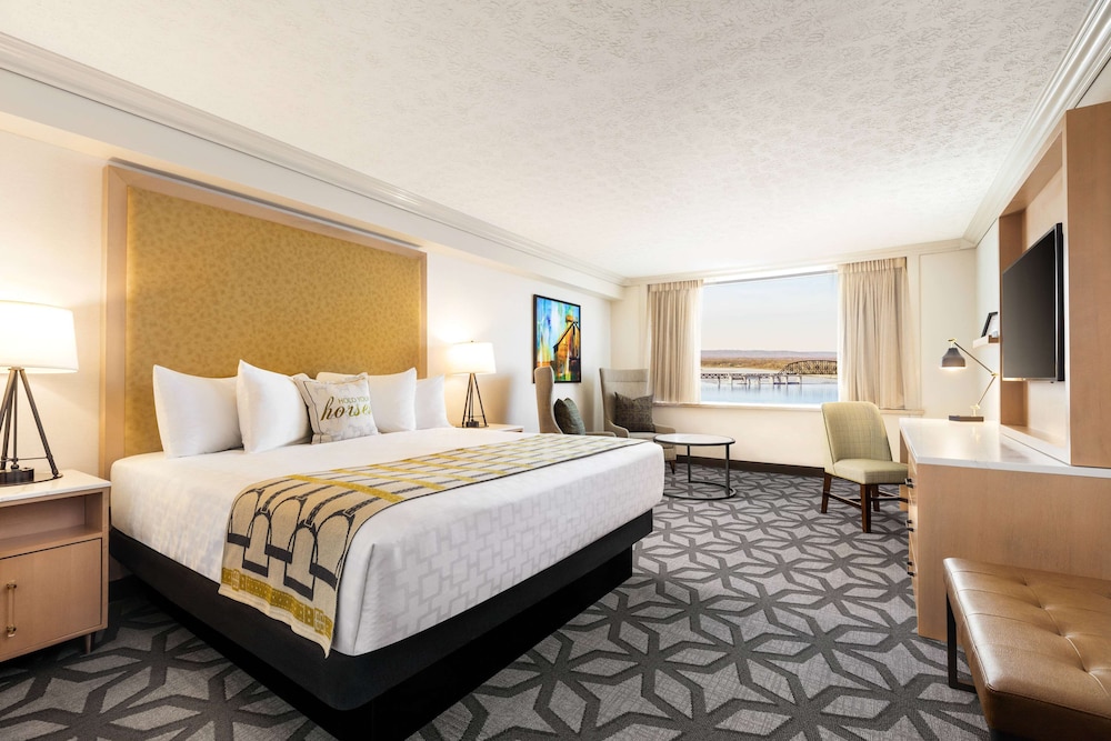 Deluxe Suite, 1 Bedroom, Non Smoking (West Tower, Water View) - Photo 4