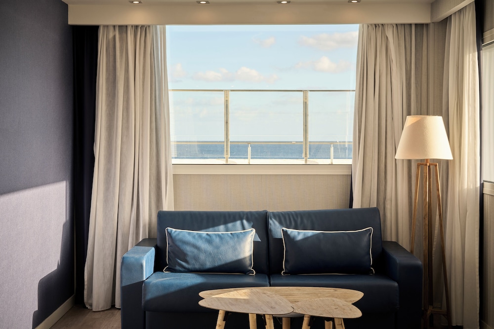 Suite Terrace Swimming Pool (Single Use) - Photo 2