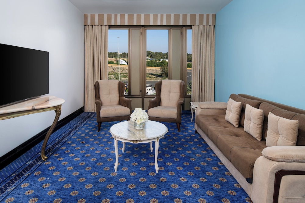 Suite, 1 Bedroom, Smoking - Photo 3