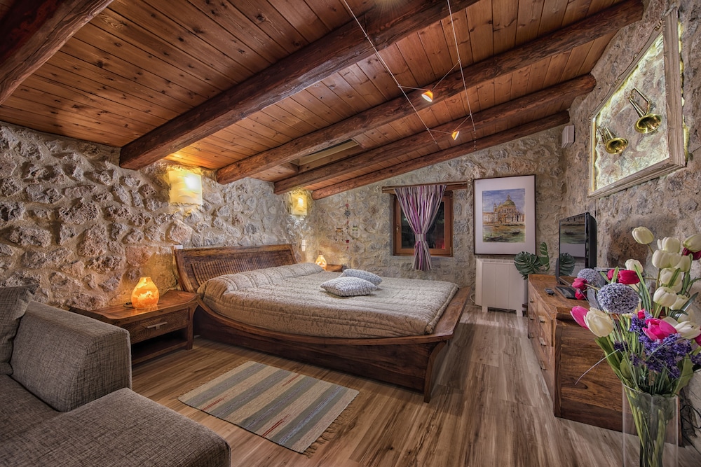 Deluxe Chalet, 3 Bedrooms (Daphne) photo 1