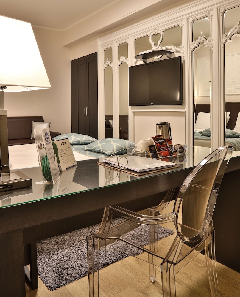 Classic Room, Multiple Beds - Photo 24