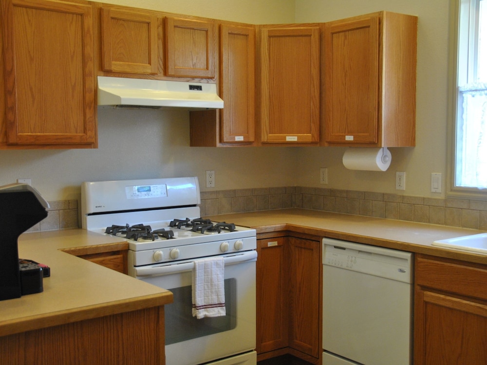Superior Room, 1 Queen Bed, Ensuite, Garden View (G2 - JT Train Room) photo 3