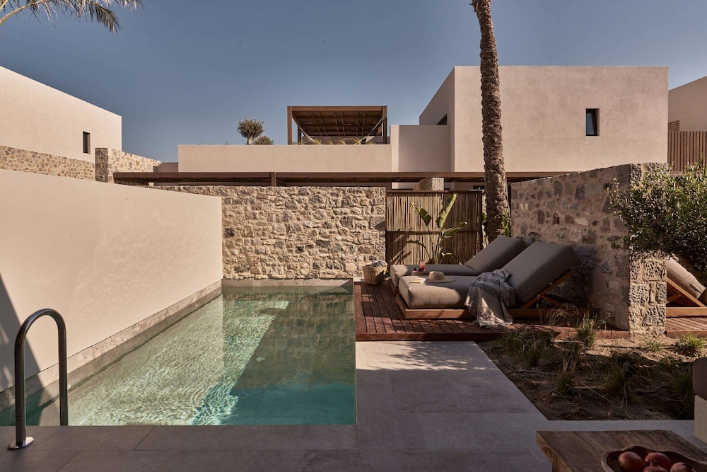 Private Pool Suite - Photo 4