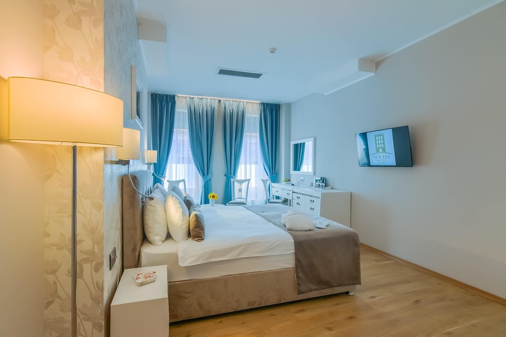 Superior Room, 1 King Bed photo 1