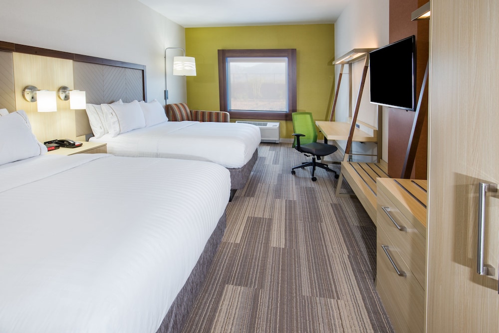 Standard Room, 2 Queen Beds photo 2