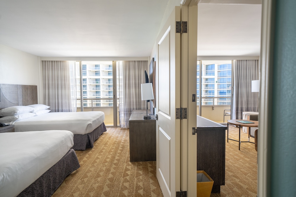 Suite, 1 Bedroom, Balcony, City View - Photo 4