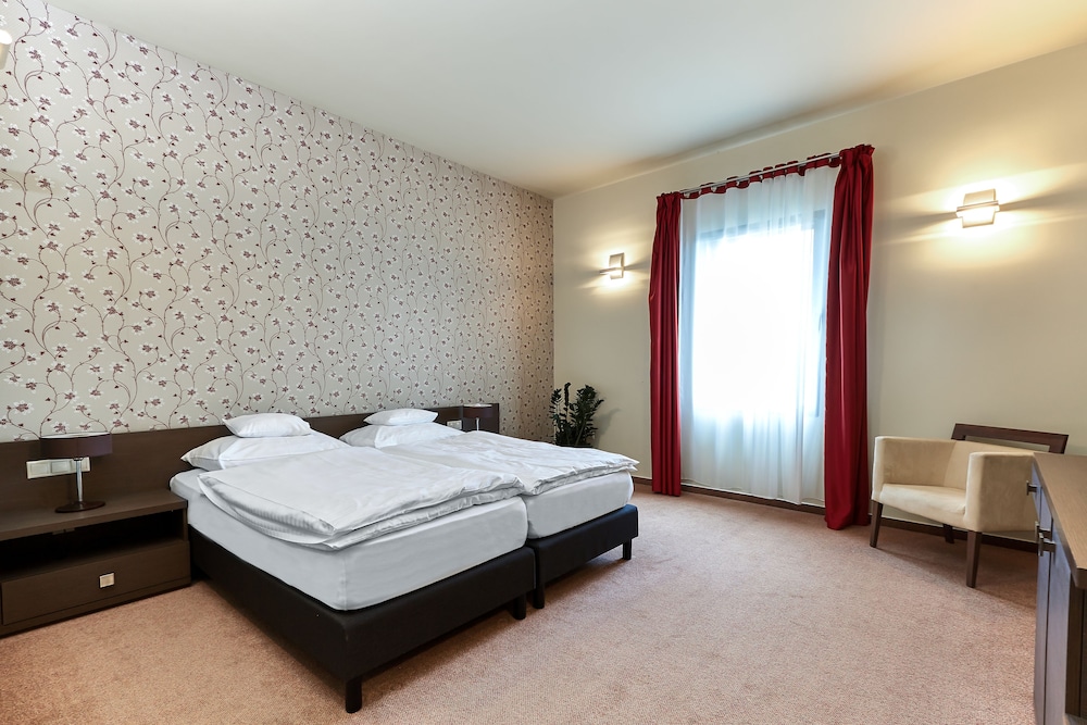 Superior Double Or Twin Room, Lake View (First Floor) photo 1