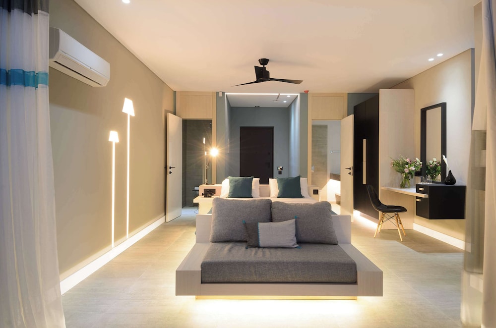 Junior Suite (Sapphire Zen Suite with private pool) - Photo 9