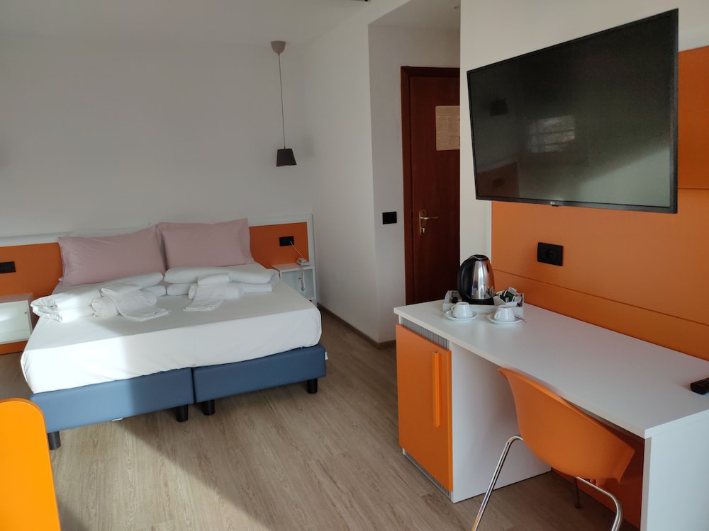 Junior Room, Lake View