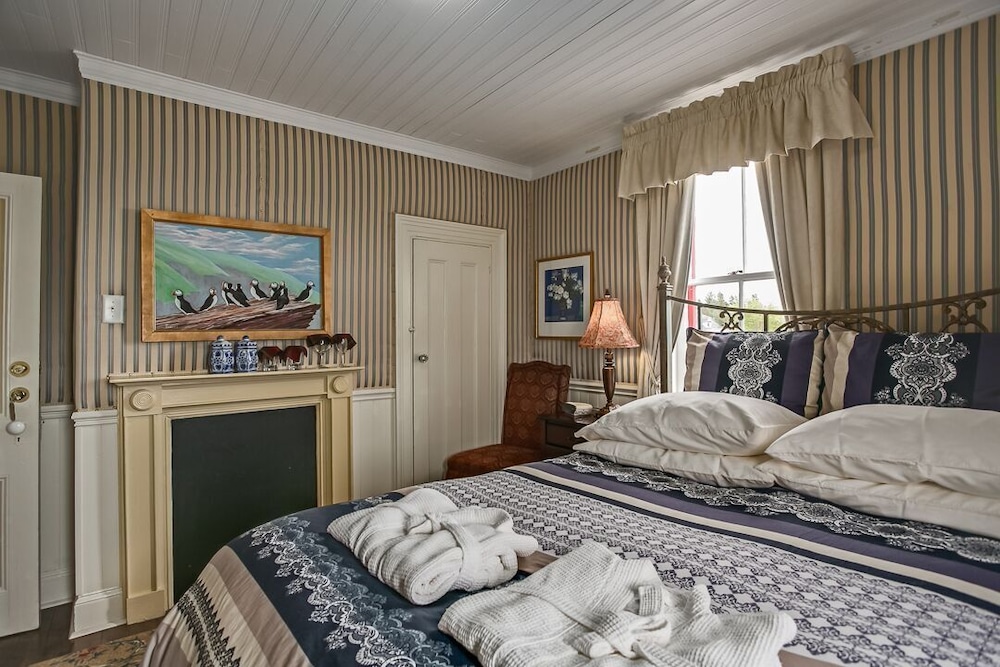 Kenneth Room photo 2