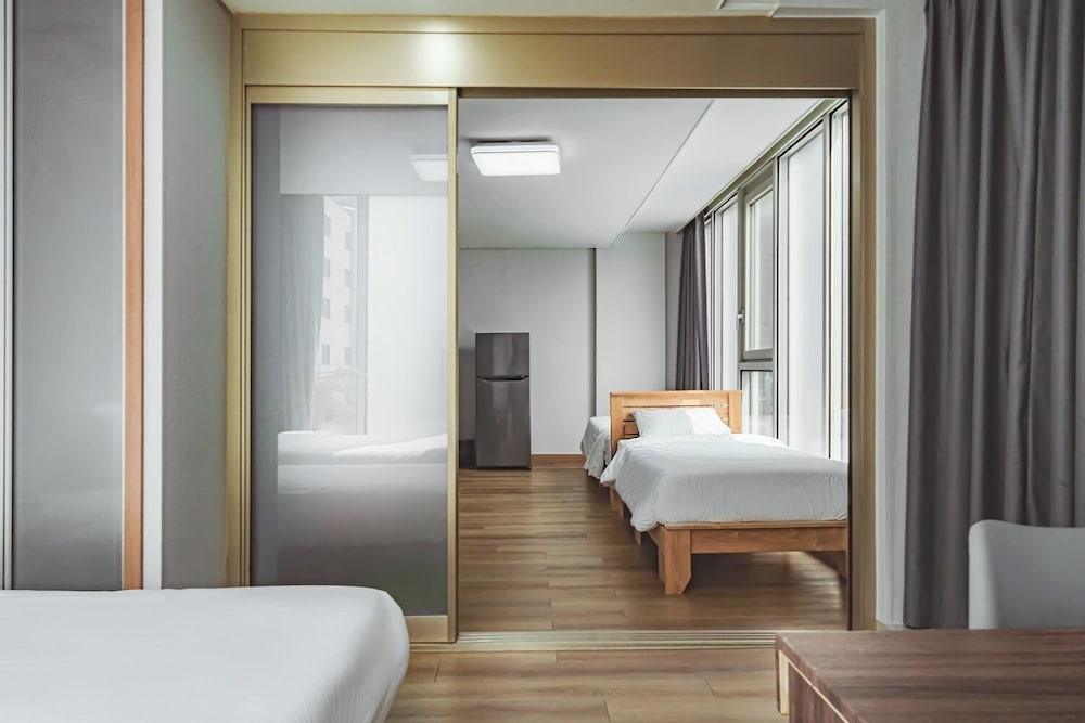 Premium Suite - Photo 2