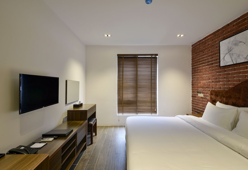 Superior Double Room, City View photo 2