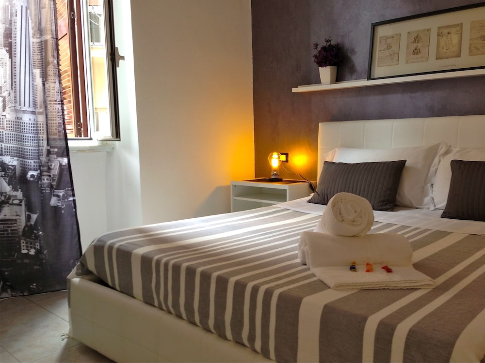 Double Room thumbnail 5
