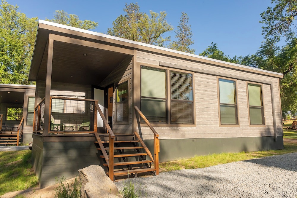 Deluxe Cabin