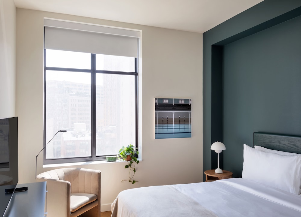 Standard Room, 1 Queen Bed (One Bedroom Accessible) - Photo 2