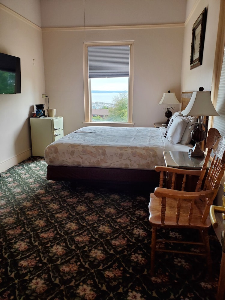 Standard Single Room, 1 King Bed, Ocean View photo 1