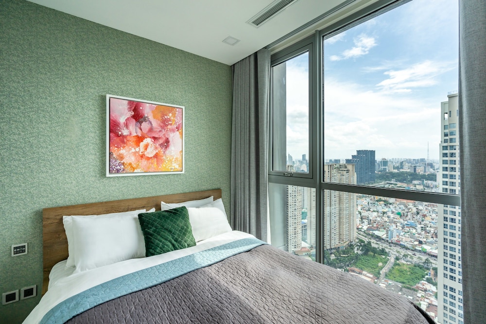 Two-Bedroom Apartment with Balcony and City View photo 1