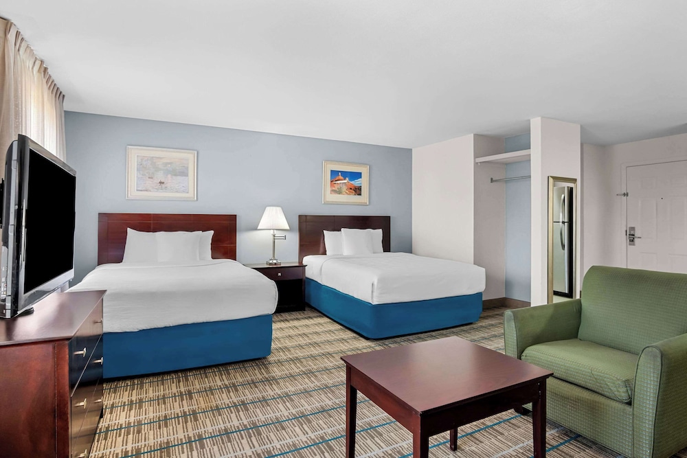 Suite, 2 Queen Beds, Non Smoking - Photo 3