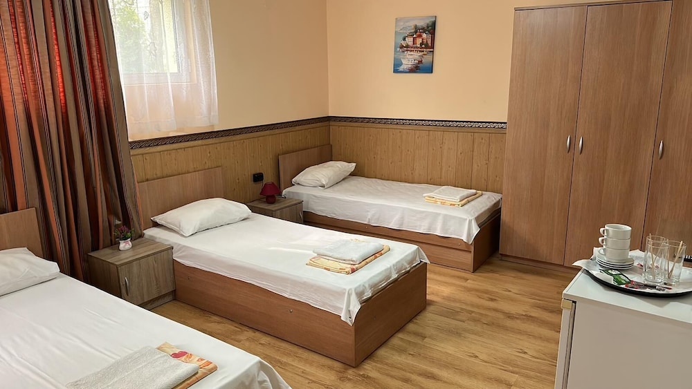 Exclusive Triple Room photo 2