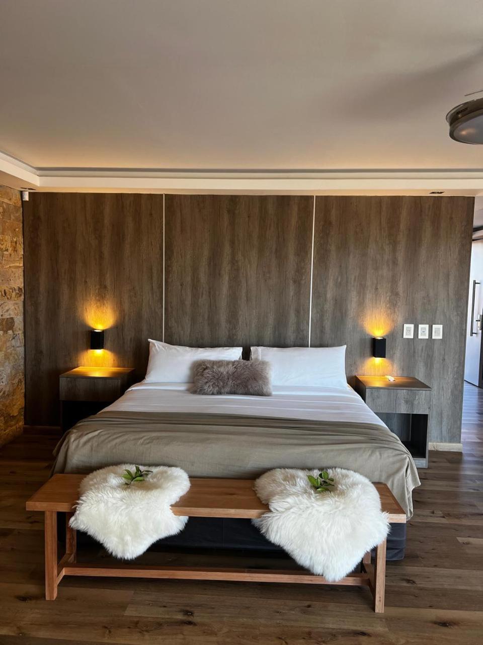 Deluxe King Room photo 1