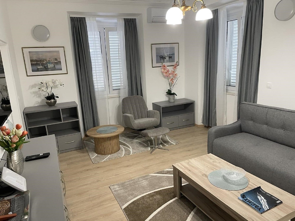Apartment (Premium Apartment with Balcony)