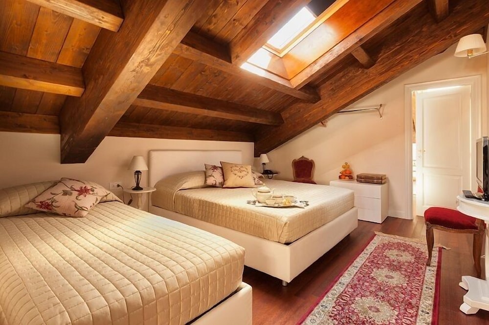 Family Triple Room, Bathtub - Photo 1