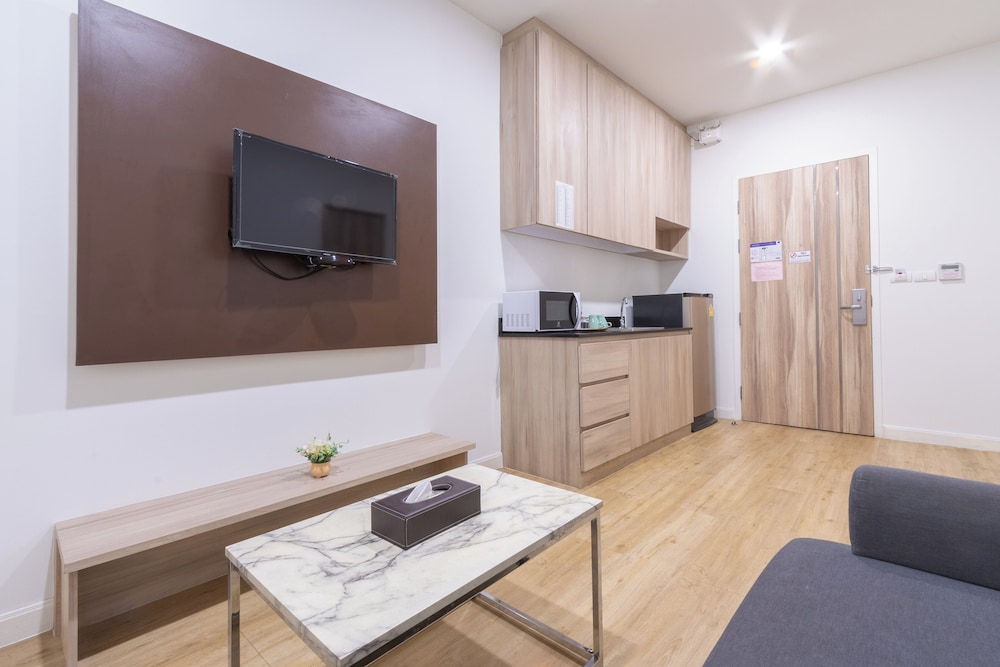 1 Bedroom, No Windows photo 3